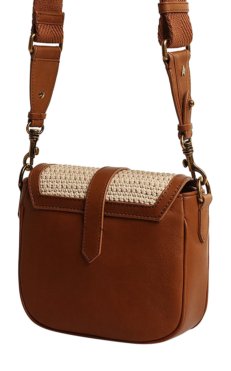 Shoulder bag in raffia and leather